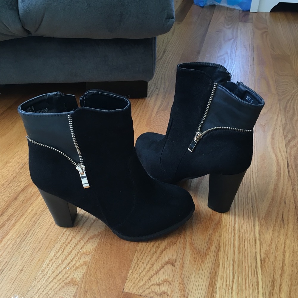 NWOT black suede booties 👢